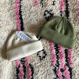 URBAN OUTFITTERS UO Short Roll Knit Beanie set of 2 in cream and green